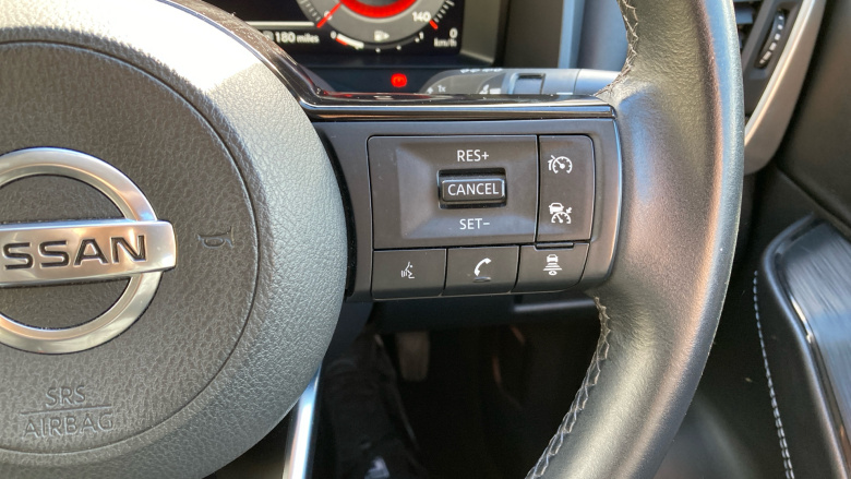 Nissan Qashqai 1.3 DiG-T MH N-Connecta 5dr Petrol Hatchback